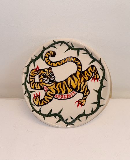 Tiger in Thorns plate 18cm