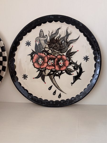Ladys in Dagger big plate 26cm