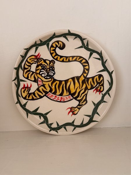 Tiger in Thorns plate 17cm