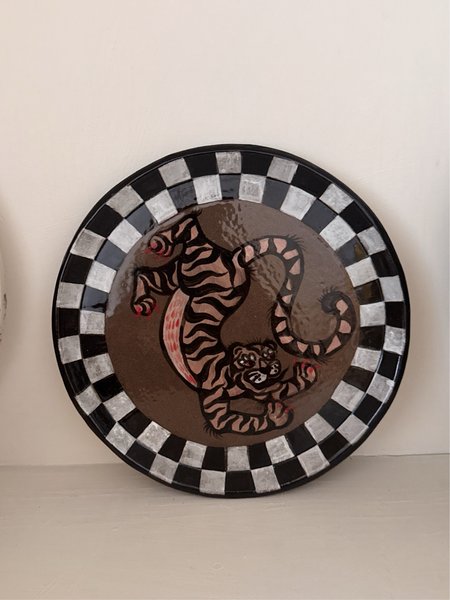 Tiger on Chessboard plate 22cm