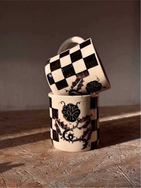 Black Rose with Chessboard mug 400ml